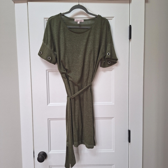 H&R T-Shirt Dress - Picture 2 of 12